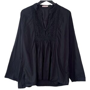 Johnny was extra large hundred percent cotton tunic